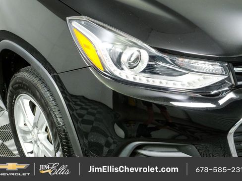Certified 2020 Chevrolet Trax LT w/ LT Convenience Package AWD/4WD image 33
