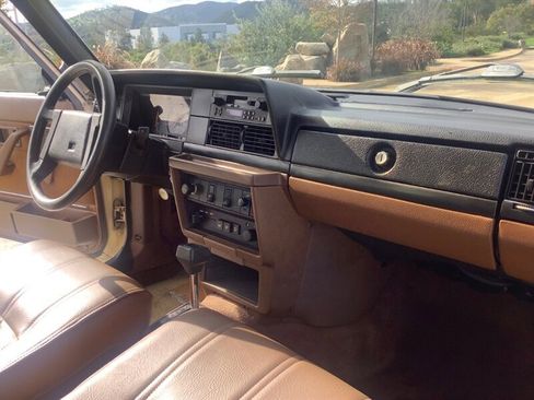 Used 1987 Volvo 240 DL image 26