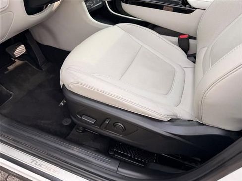 Certified 2025 Hyundai Tucson Limited image 8
