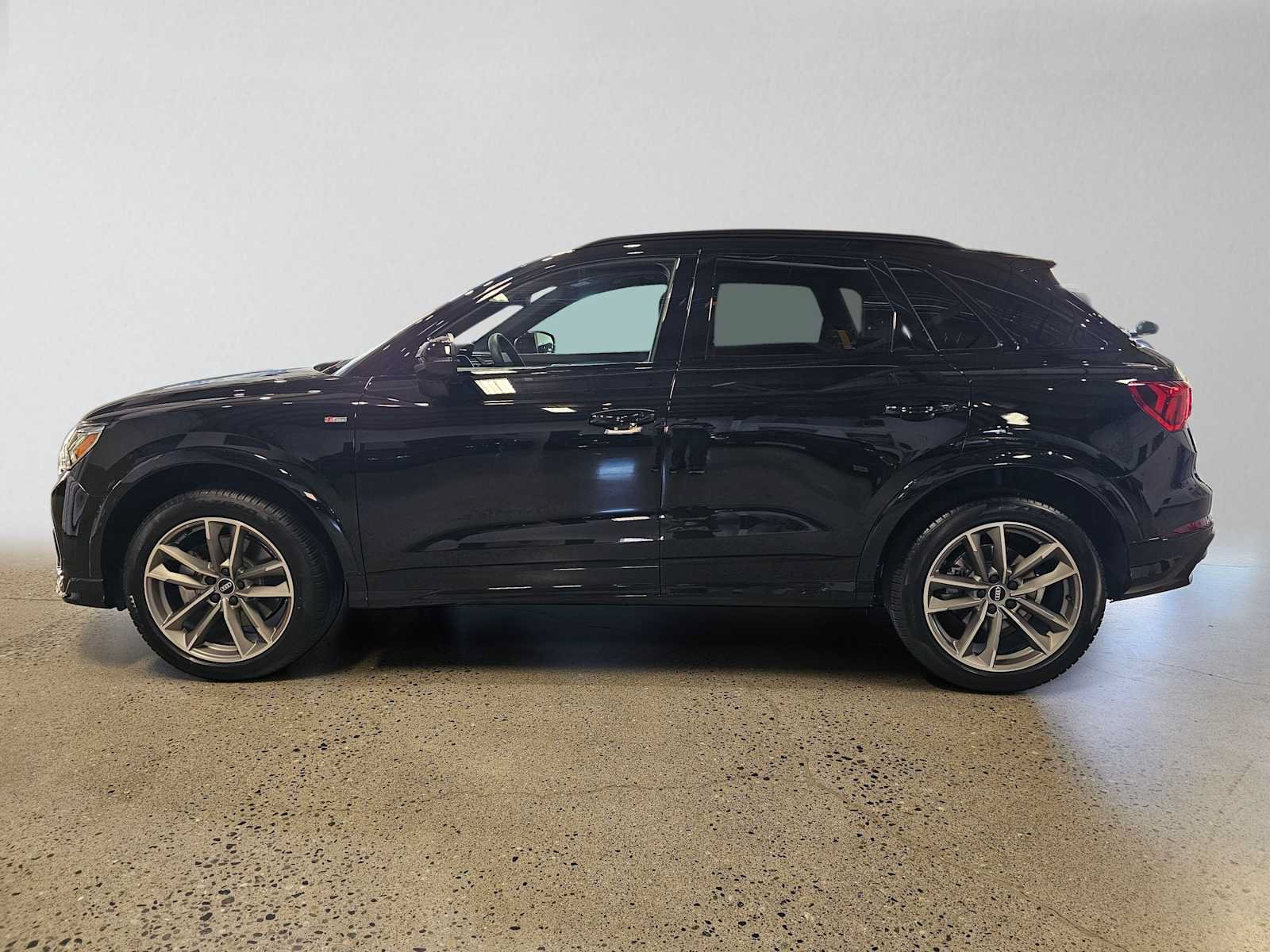 Used 2025 Audi Q3 2.0T Premium w/ Convenience Package AWD/4WD image 6
