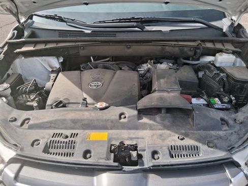 Used 2019 Toyota Highlander XLE image 19