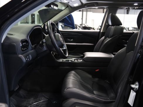 Used 2025 Honda Pilot Elite image 16