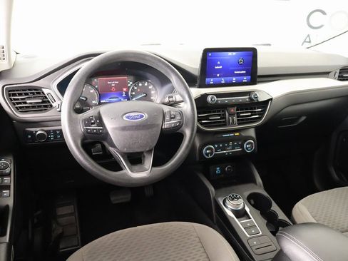 Used 2021 Ford Escape SE image 2