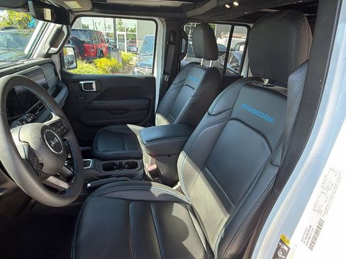 Used 2025 Jeep Wrangler Unlimited Rubicon 4xe AWD/4WD image 16
