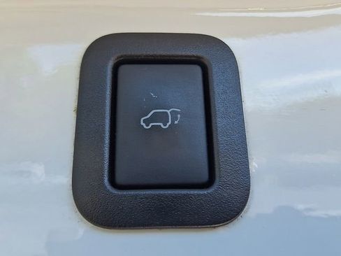 Used 2018 Toyota Highlander XLE AWD/4WD image 30