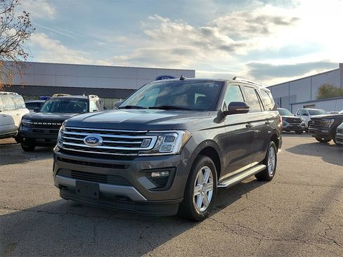 Used 2020 Ford Expedition XLT w/ Equipment Group 202A image 2