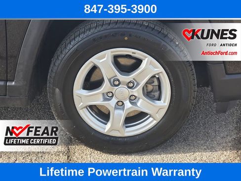 Used 2022 Jeep Compass Sport image 9