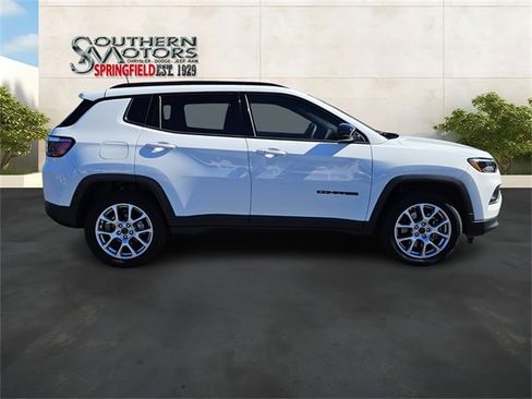 Used 2025 Jeep Compass Latitude w/ Altitude Special Edition image 6