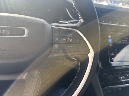 New 2025 Jeep Grand Cherokee Altitude image 19