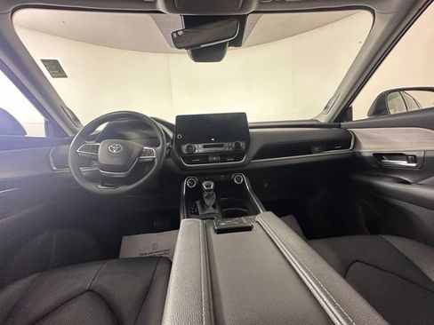 Used 2024 Toyota Grand Highlander AWD image 19