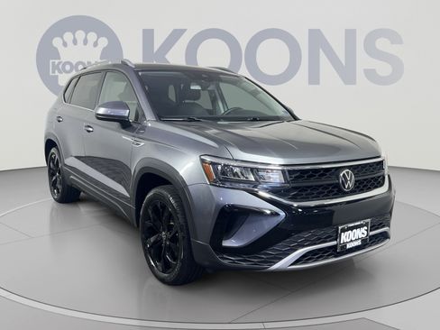 Used 2022 Volkswagen Taos SE w/ Driver Assistance Package AWD/4WD image 10