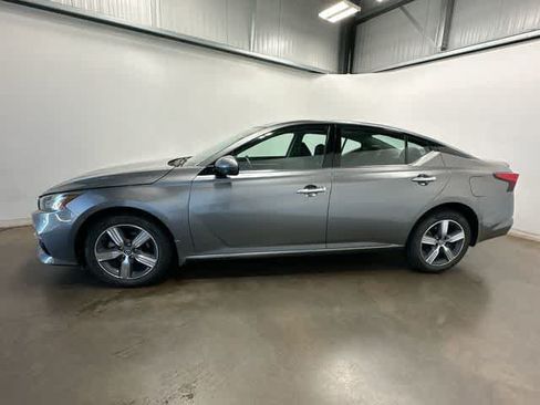 Used 2019 Nissan Altima 2.5 SV AWD/4WD image 2