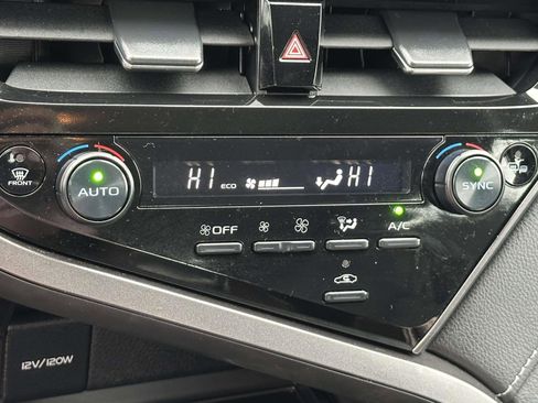 Used 2024 Toyota Camry SE image 12