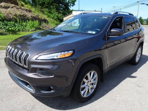Used 2017 Jeep Cherokee Limited AWD/4WD image 2