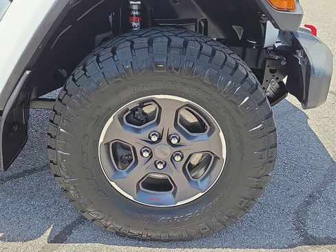 Used 2020 Jeep Gladiator Rubicon AWD/4WD image 17