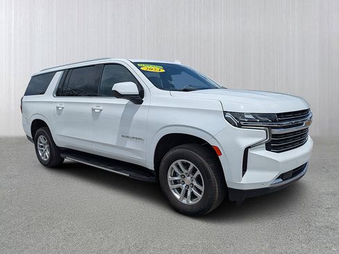 Used 2024 Chevrolet Suburban LT RWD image 1