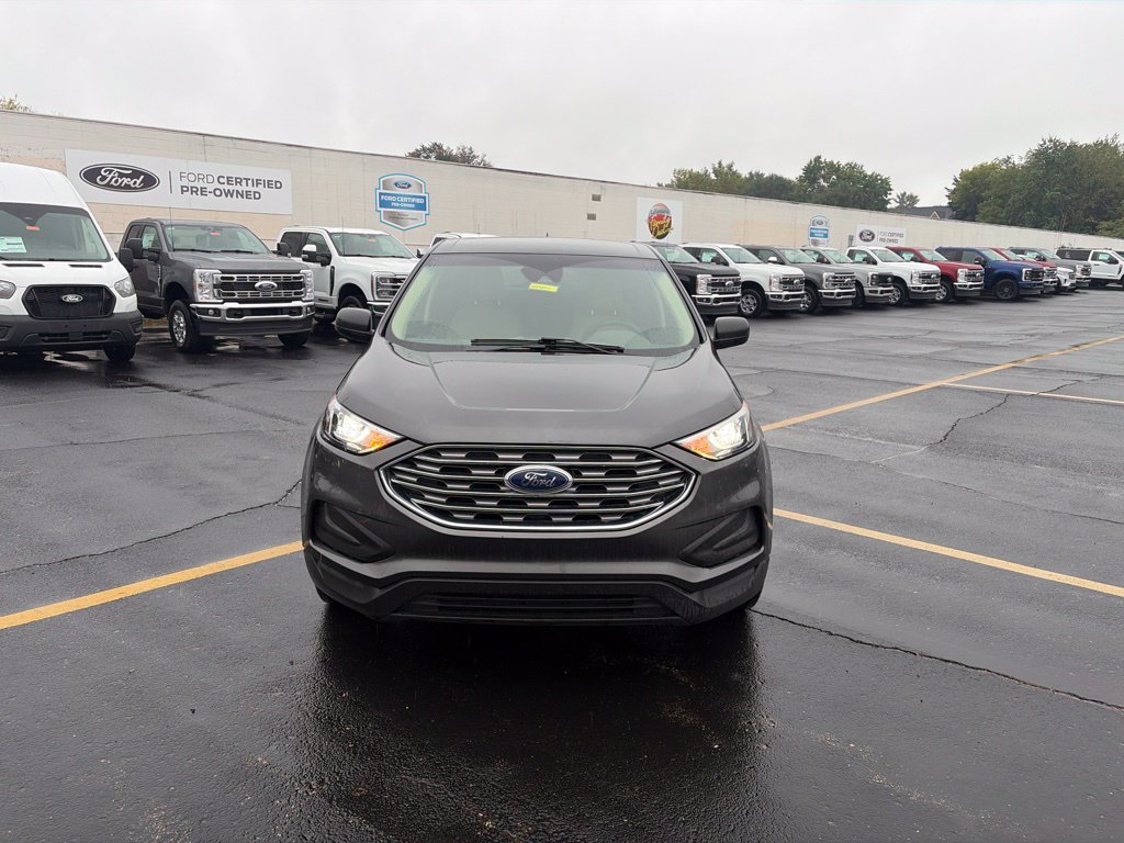 Used 2020 Ford Edge SE w/ Cargo Accessory Package AWD/4WD image 2