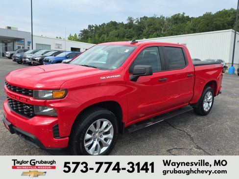 Used 2020 Chevrolet Silverado 1500 Custom w/ Custom Value Package AWD/4WD image 4