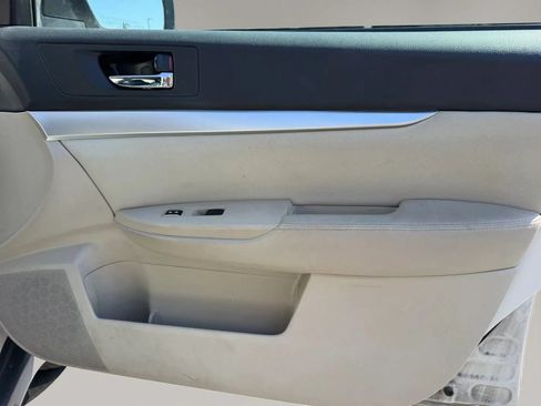 Used 2011 Subaru Outback 2.5i Premium AWD/4WD image 15
