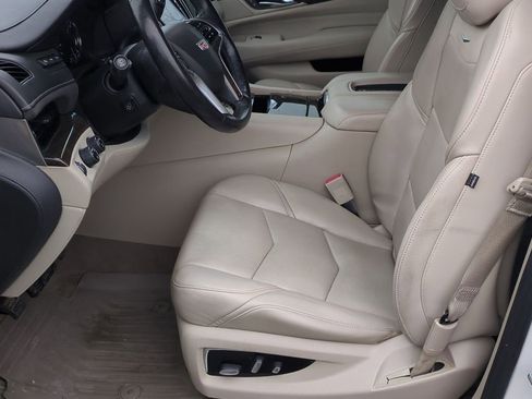 Used 2020 Cadillac Escalade Luxury image 17
