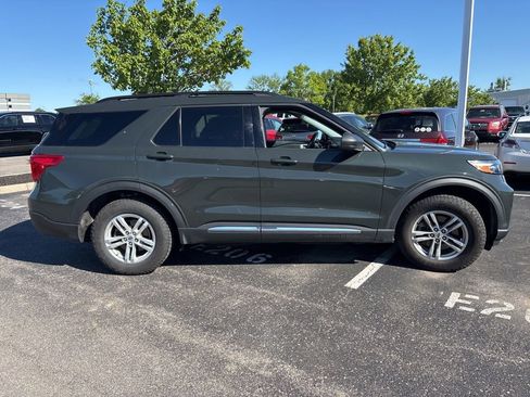 Used 2022 Ford Explorer XLT w/ Equipment Group 202A AWD/4WD image 12