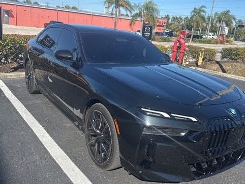 Used 2023 BMW 740i image 2