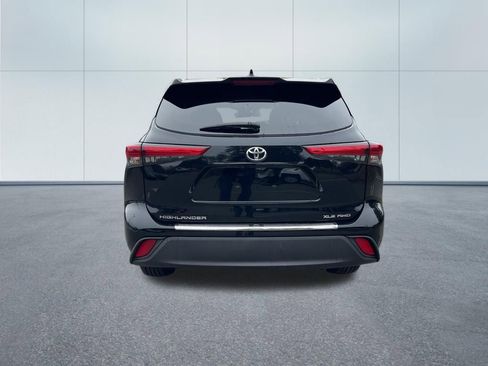 Used 2022 Toyota Highlander XLE image 6