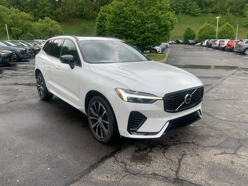 Used 2023 Volvo XC60 B5 Plus w/ Climate Package AWD/4WD image 3