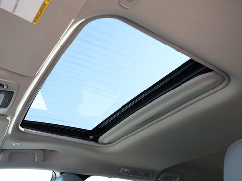 New 2026 Toyota Sienna XLE image 3