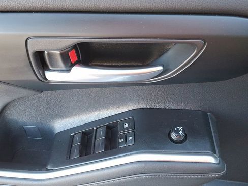Used 2023 Toyota Highlander XSE AWD/4WD image 2