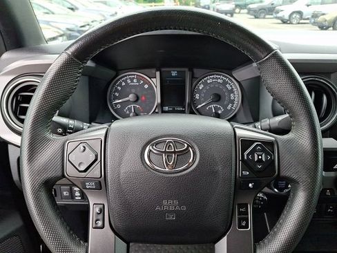 Used 2021 Toyota Tacoma TRD Off-Road w/ Technology Package AWD/4WD image 18