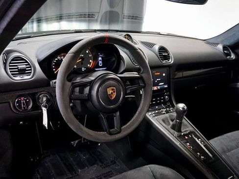 Used 2020 Porsche 718 Cayman GT4 RWD image 10