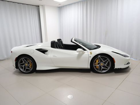 Used 2021 Ferrari F8 Tributo image 8