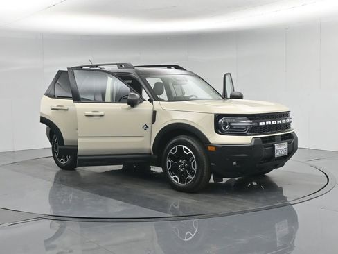 Used 2025 Ford Bronco Sport Outer Banks w/ Outer Banks Tech Package+ AWD/4WD image 34