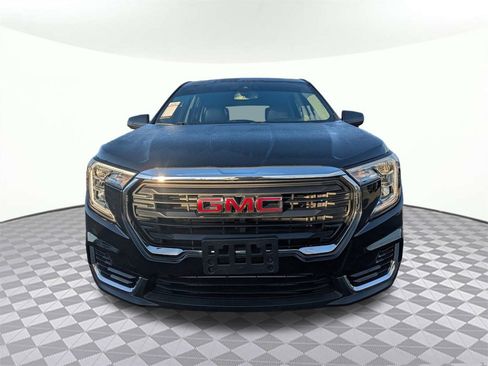 Used 2024 GMC Terrain SLE image 8