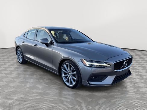 Used 2020 Volvo S60 T5 Momentum image 8