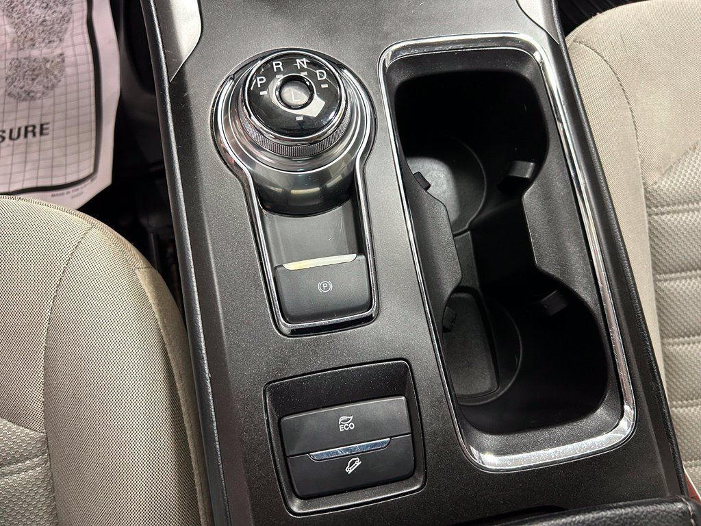 Used 2017 Ford Fusion SE FWD image 14