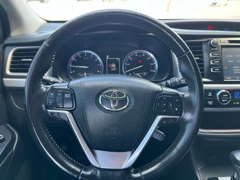 Used 2017 Toyota Highlander XLE image 32