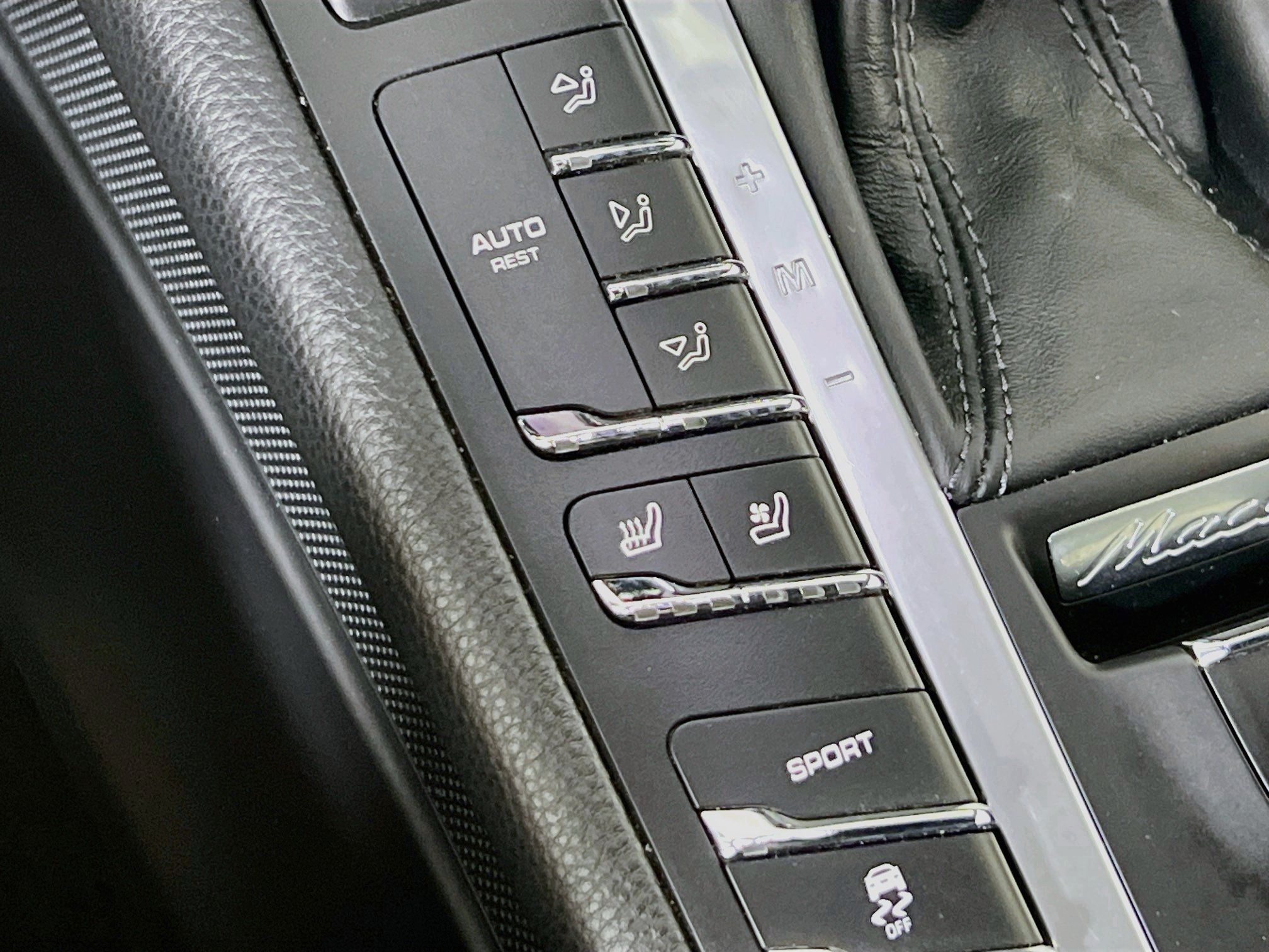 Used 2020 Porsche Macan AWD/4WD image 20