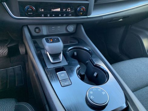 Used 2025 Nissan Rogue SV image 43