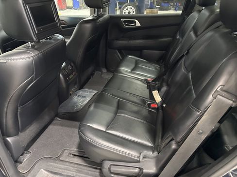 Used 2015 Nissan Pathfinder Platinum w/ Family Entertainment Package image 6