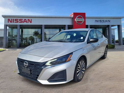 Used 2024 Nissan Altima 2.5 SV image 9