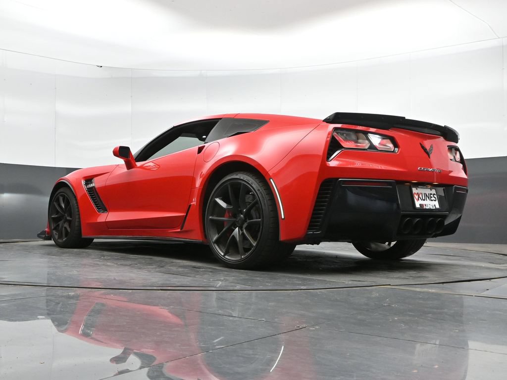 Used 2016 Chevrolet Corvette Z06 w/ 3LZ Preferred Equipment Group RWD image 48