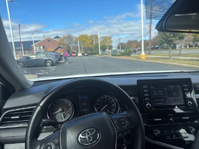 Used 2021 Toyota Camry SE FWD image 16