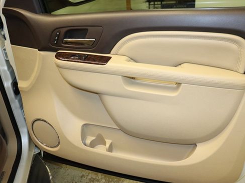 Used 2011 GMC Yukon Denali AWD/4WD image 38