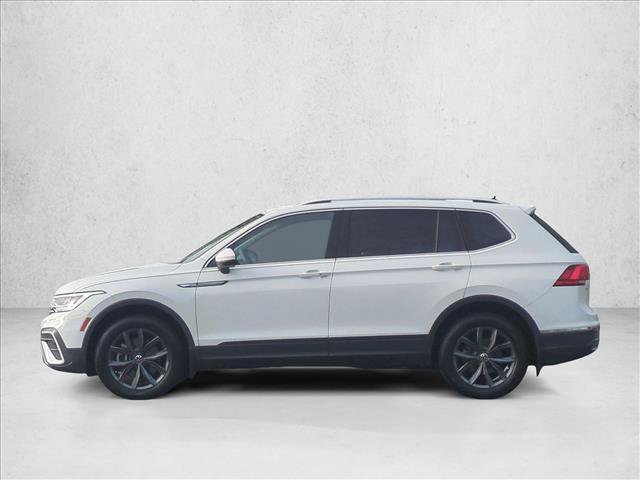Used 2024 Volkswagen Tiguan SE w/ Panoramic Sunroof Package AWD/4WD image 9