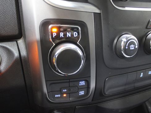 Used 2022 RAM 1500 Classic SLT AWD/4WD image 21
