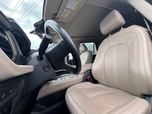 Used 2024 Ford Expedition Limited AWD/4WD image 16