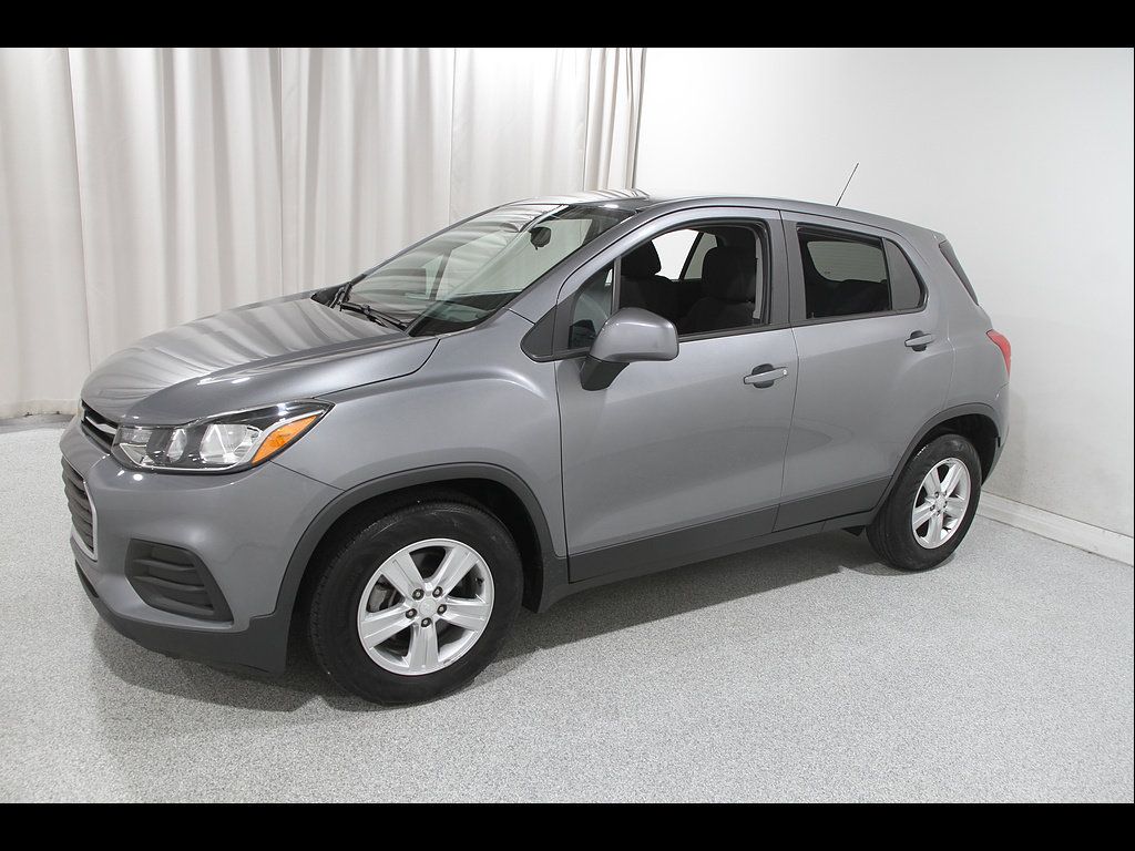 Used 2020 Chevrolet Trax LS w/ Tint and Cruise Package FWD image 3