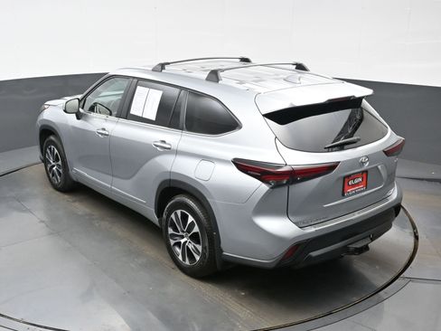 Used 2025 Toyota Highlander XLE image 39